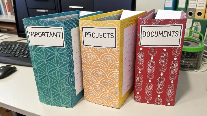 custom folders, bee banner